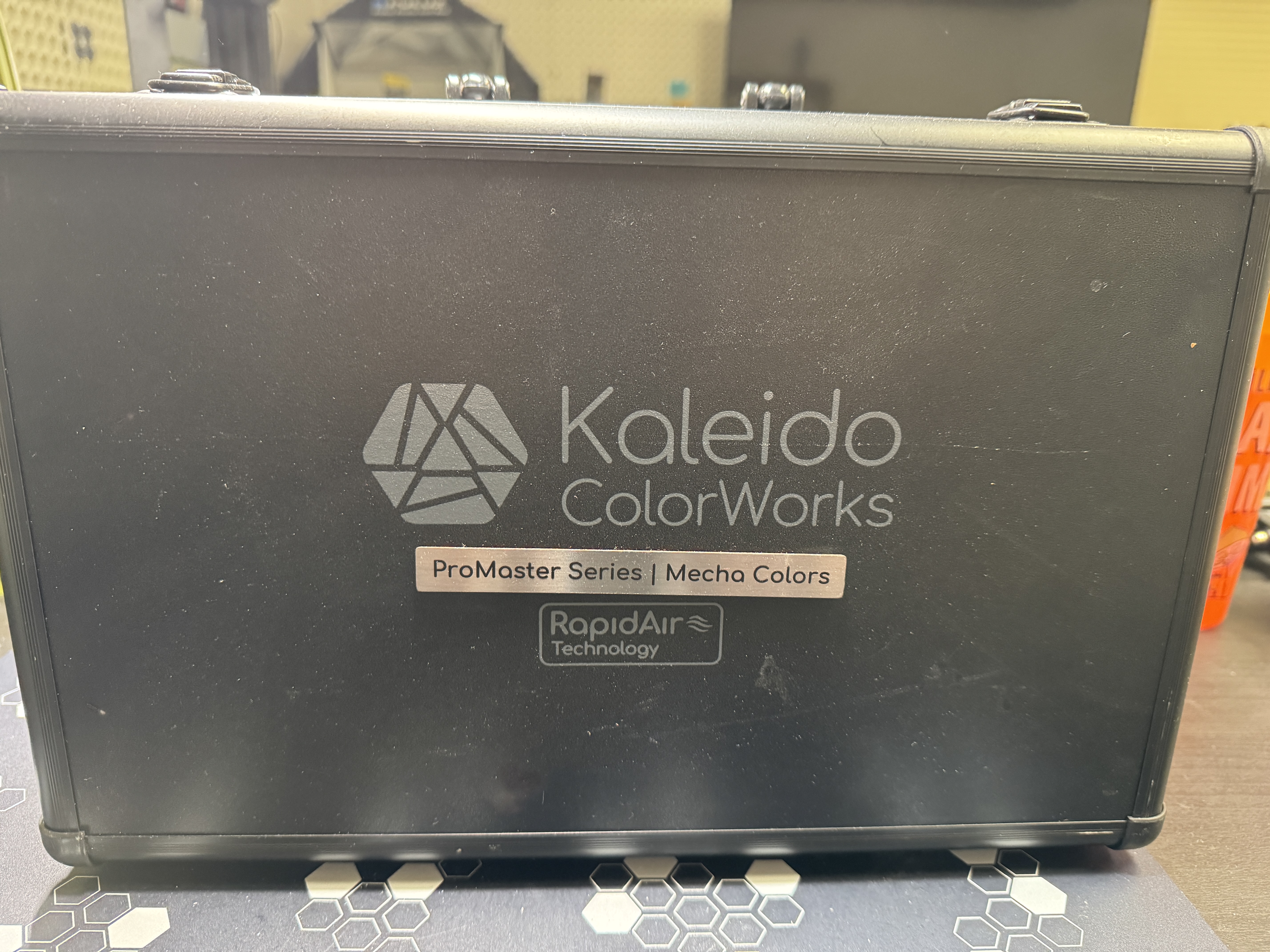 The full kit of paints came in a nice case